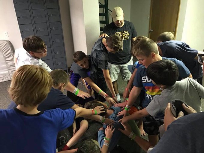 2018-Horizons-Church-Youth-Front-Fusion-Middle-School-prayer.jpg
